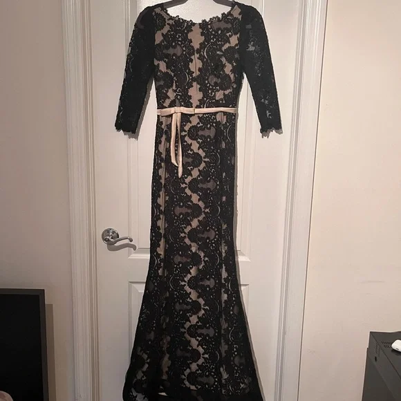Alice + Olivia Lace Gown, US 2 Alice + Olivia Lace Gown, US 2